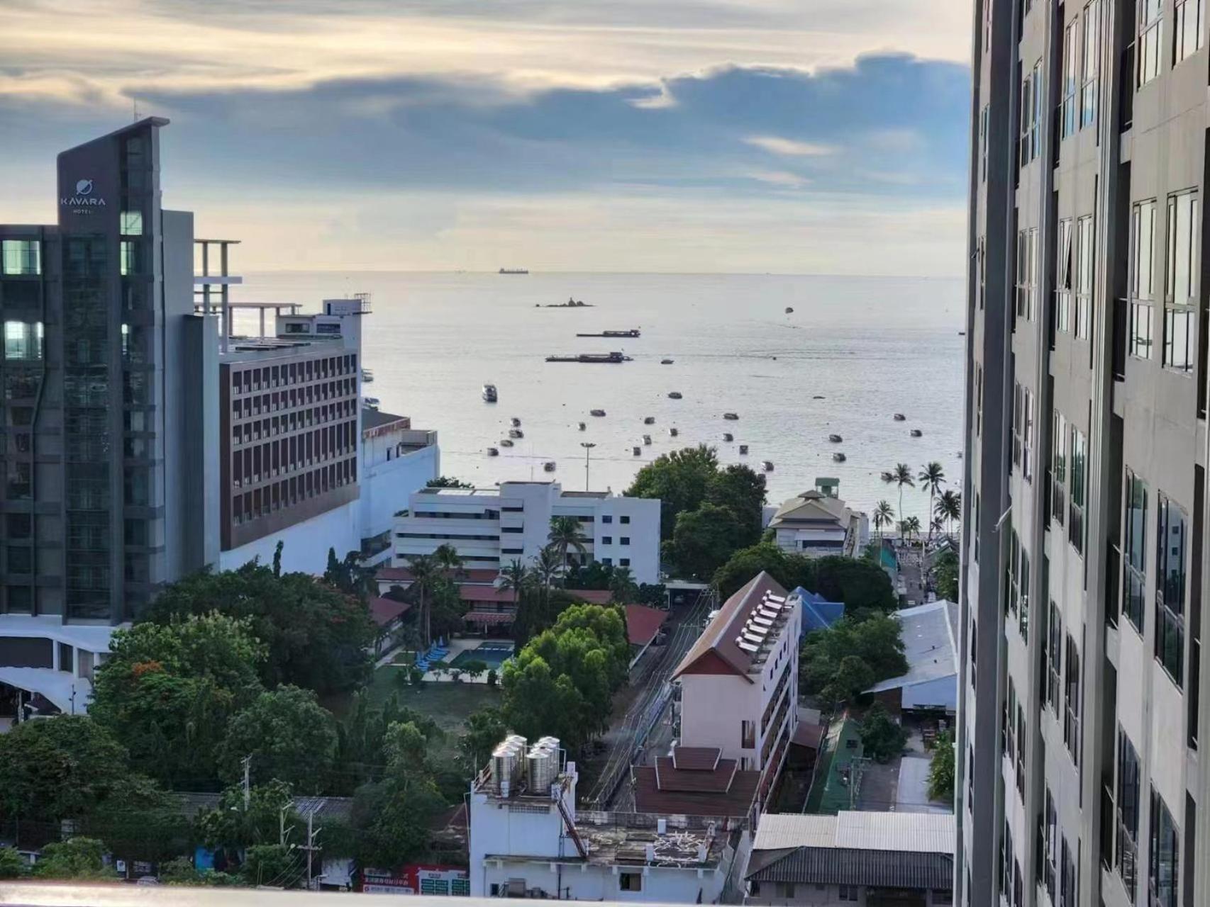 The Base Apartment Патая Екстериор снимка