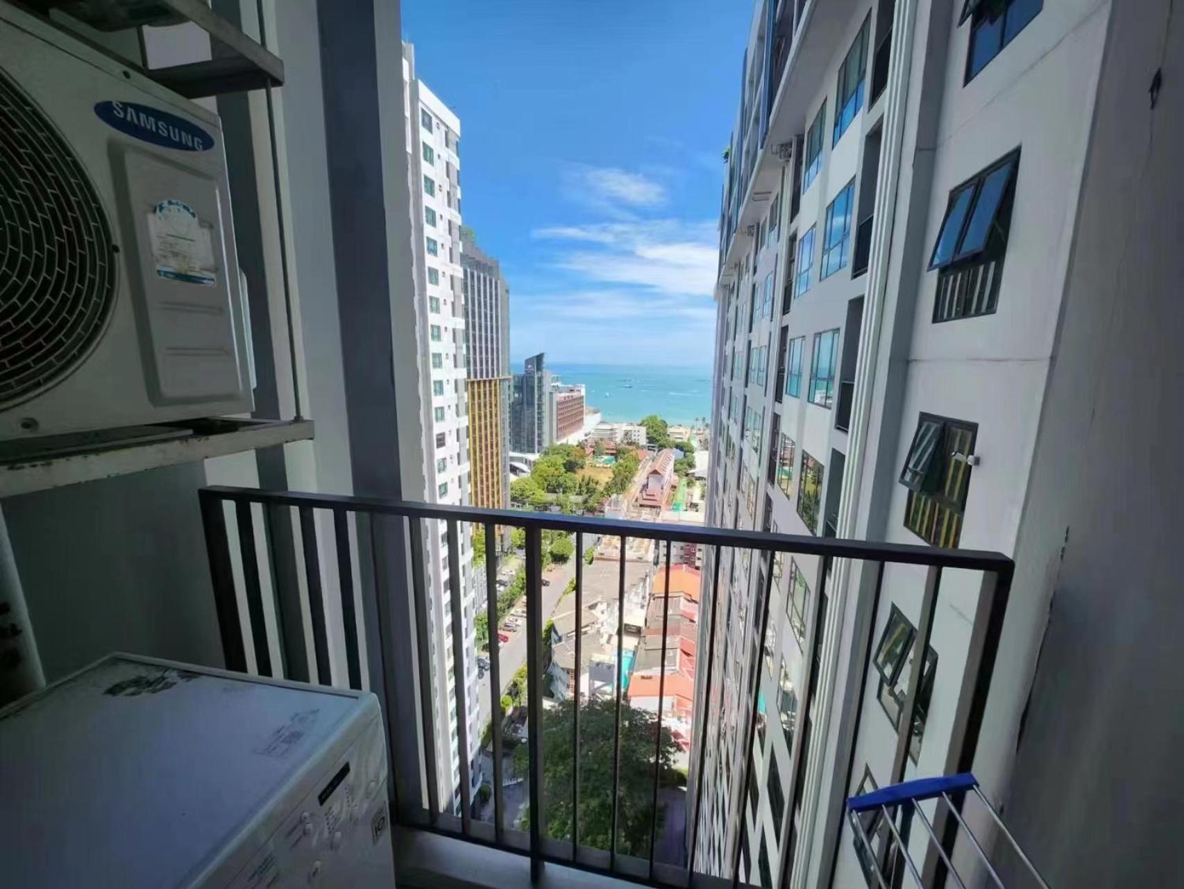 The Base Apartment Патая Екстериор снимка